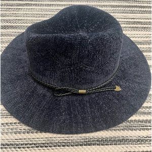 Francesca’s Chenille texture Navy Blue Hat EUC